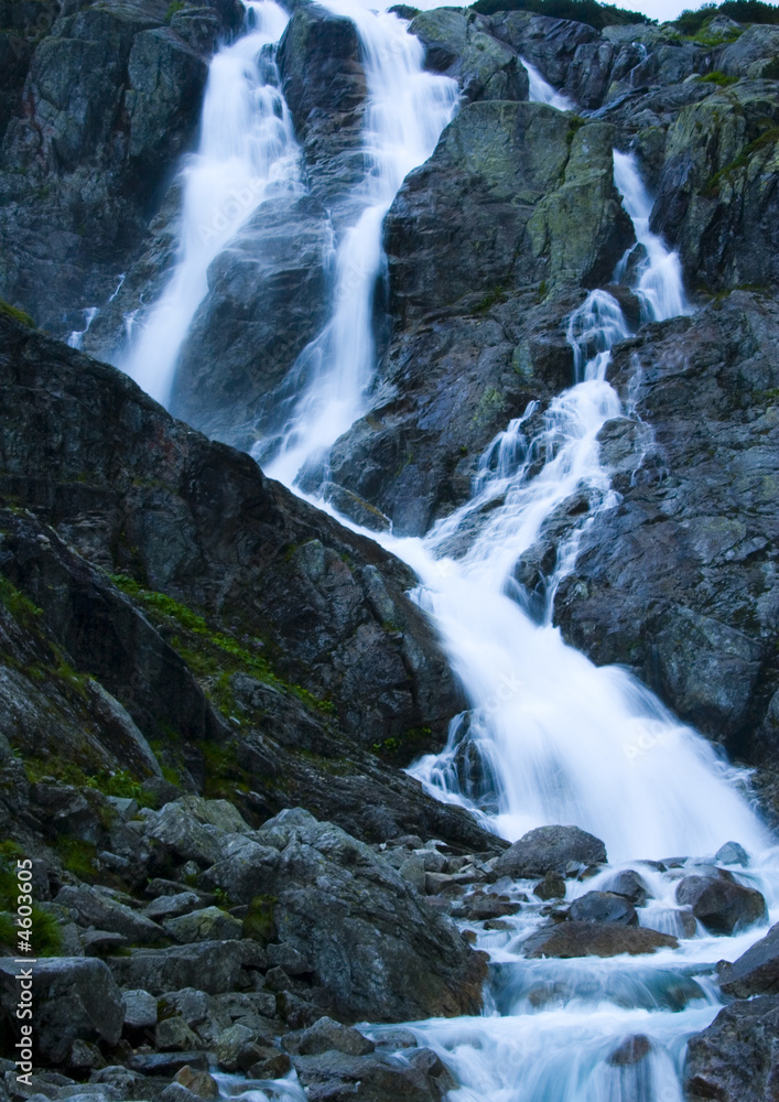 Obraz premium Mountain waterfall