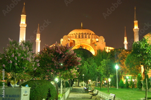 Hagia Sophia und Parkanlagen bei nacht