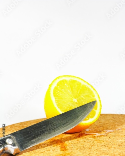 Knife & Lemon