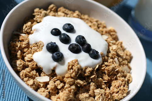 Granola with Berries & Yogu...