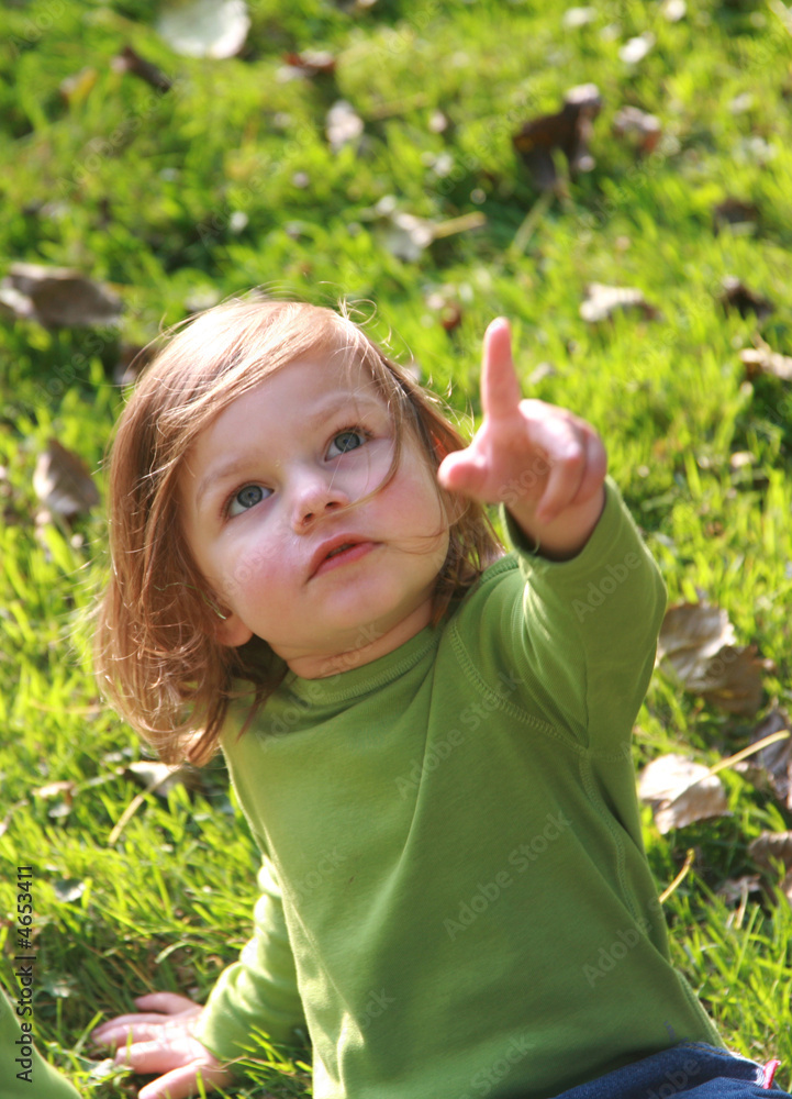 petite fille doigt