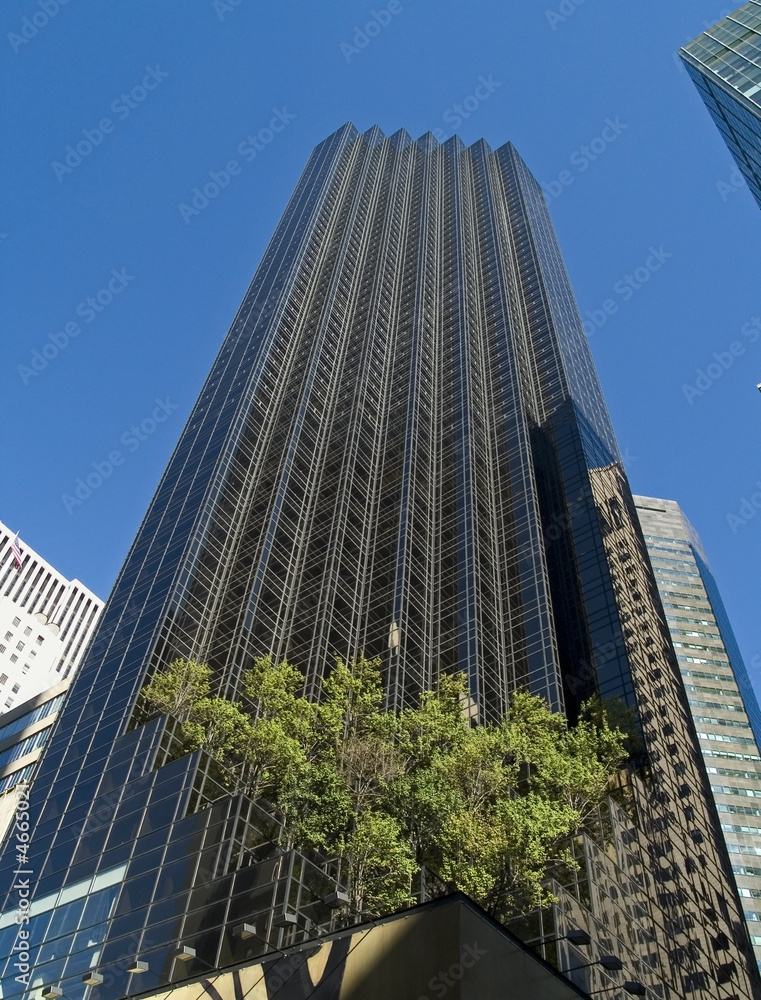 Obraz premium Blue Sky Building