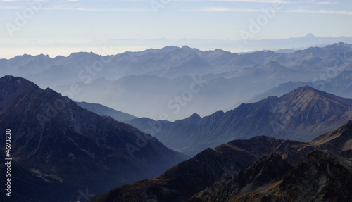 les Alpes dans la brume