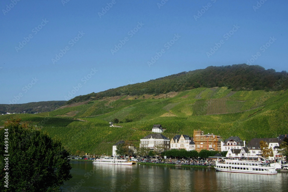 Ausflugsschiffe in Bernkastel Kues an der Mosel