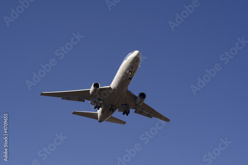 Landing passenger plane 1