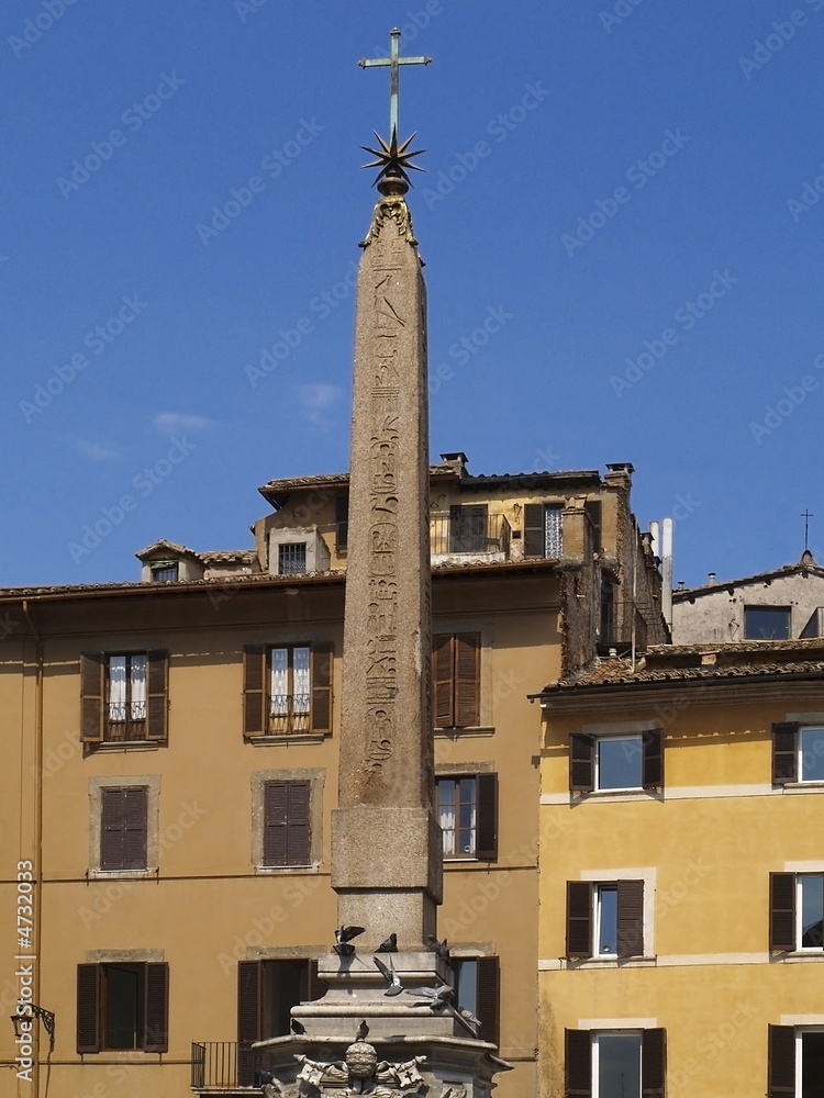 obelisk auf dem platz rotonda in rom