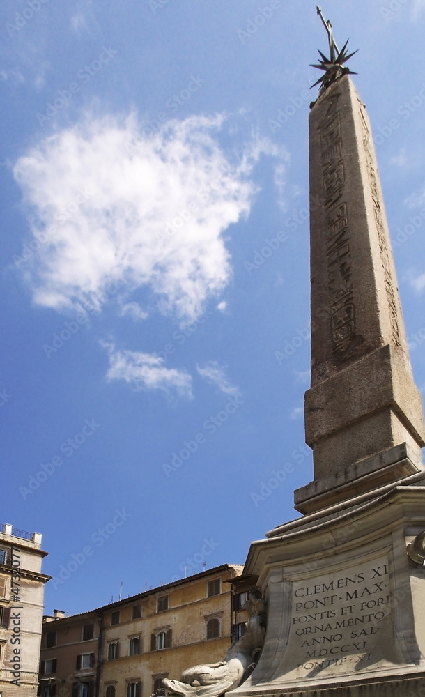 obelisk auf dem platz rotonda in rom