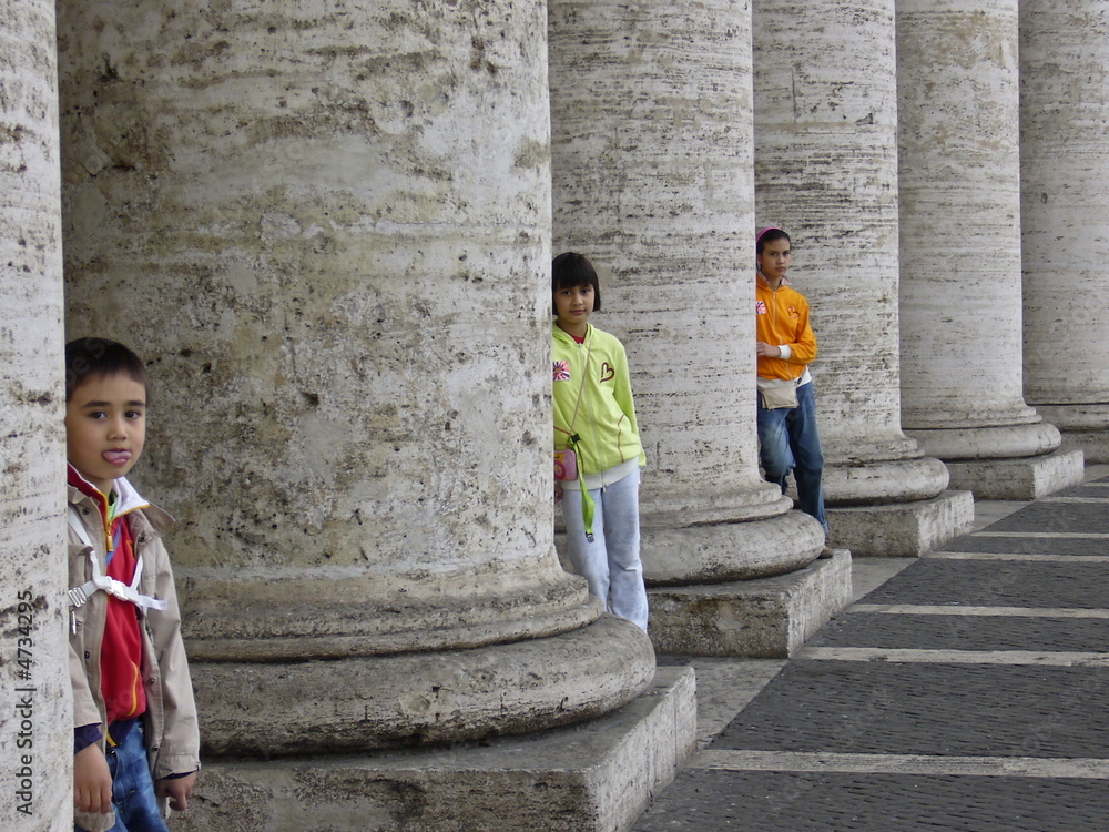 säulen im vatikan in rom st. peter