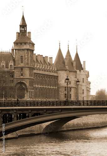 Conciergerie à Paris © AlexQ