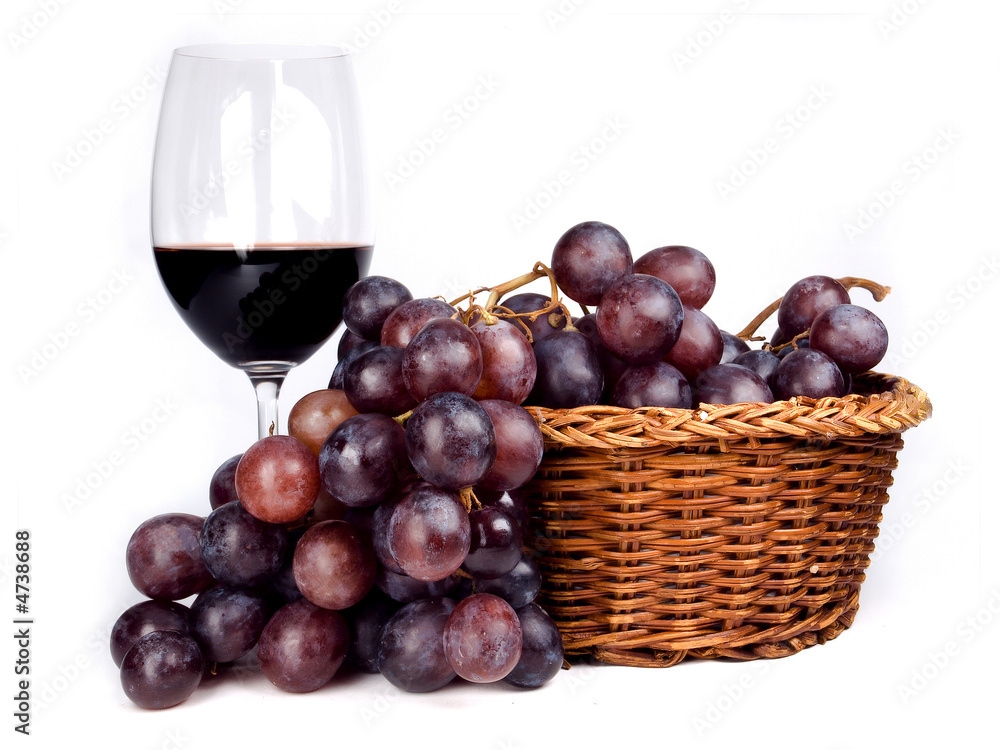 Vino y uvas tintas - red wine and grape