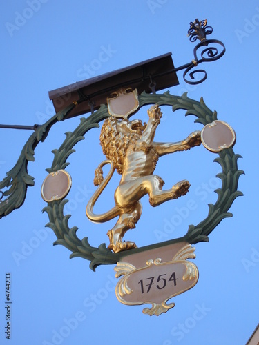Gasthausschild Goldener Löwe Innsbruck Tirol