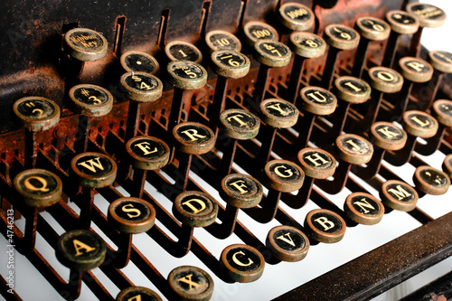 Vintage Typewriter heavy contrast, rusted