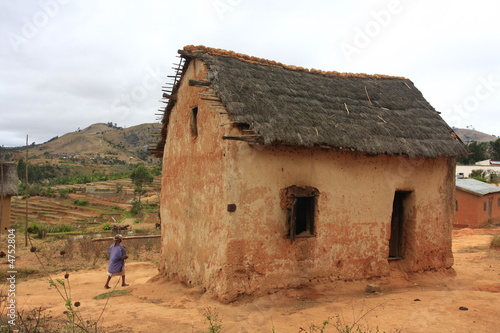 maison traditionnelle madagascar photo
