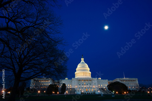 U.S. Capitol building at night