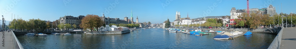 Stadt Zürich Panorama mit Sicht auf Limmat