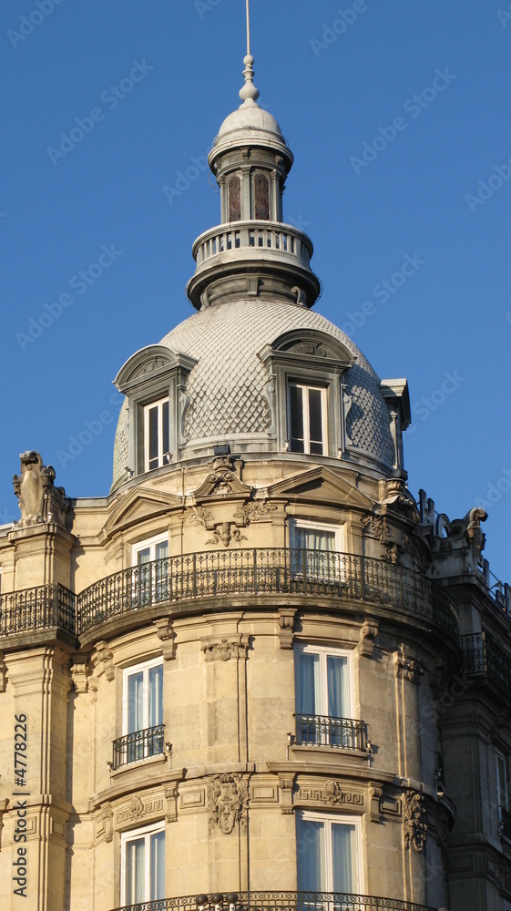 lyon, immeuble d'angle sur la presqu'ile