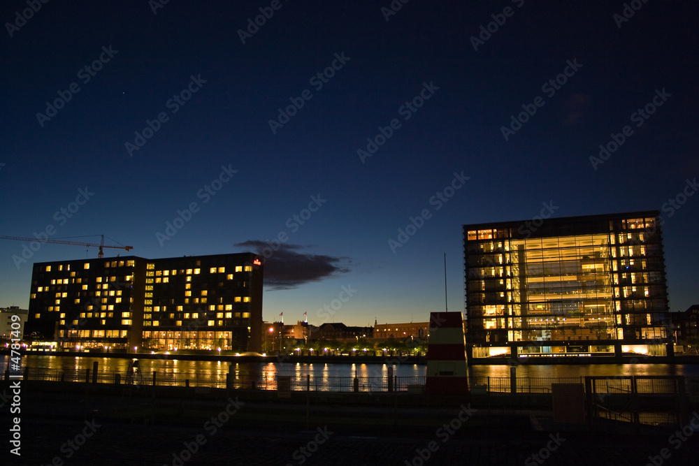 Fototapeta premium Abend am Hafen in Kopenhagen