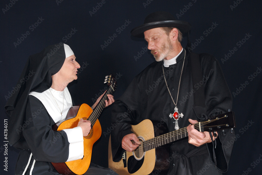 Obraz premium Nun and priest singing