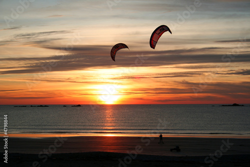 Obraz na płótnie mountainboard au couché de soleil w salonie