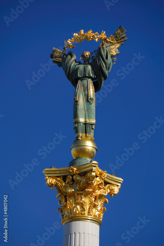 Angel statue, Maydan nezalejnosti, Kiev, Ukraine photo