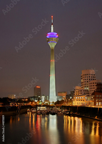 Düsseldorf Nachtaufnahme photo