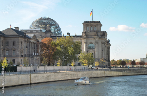 Herbst am Reichstag photo