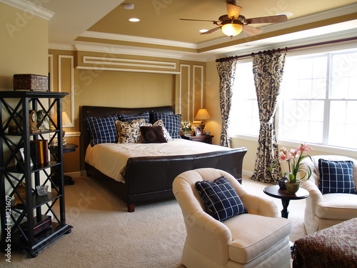 Foto Black and Blue Master Bedroom
