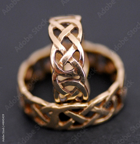 endtwined wedding rings