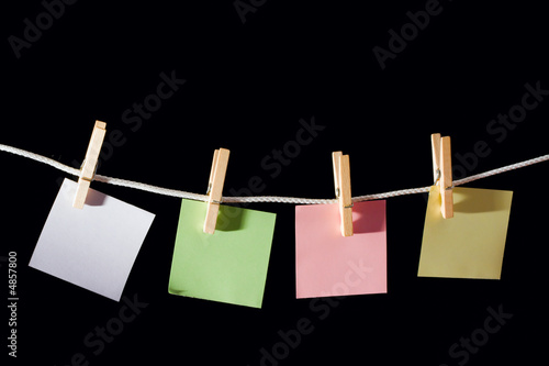 Blank memo Sheets of paper hanging on the rope