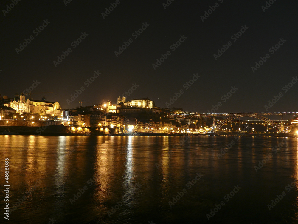 Porto at night - seen from Nova Gaia