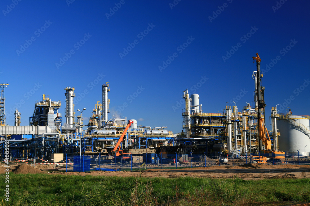 oil refinery construction