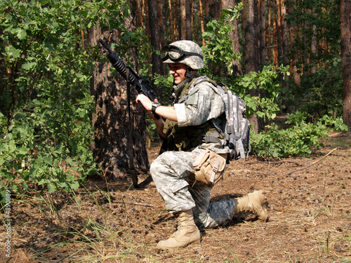 Soldier reloading weapon photo