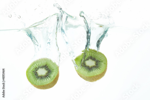 diving kiwi fruit