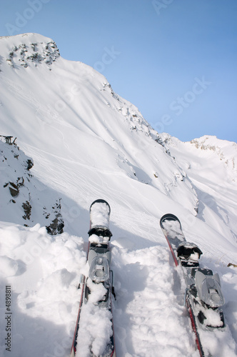 ski in snow
