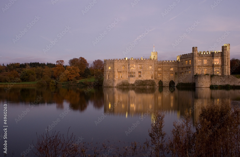 Fototapeta premium Old English Castle and lake at sunset
