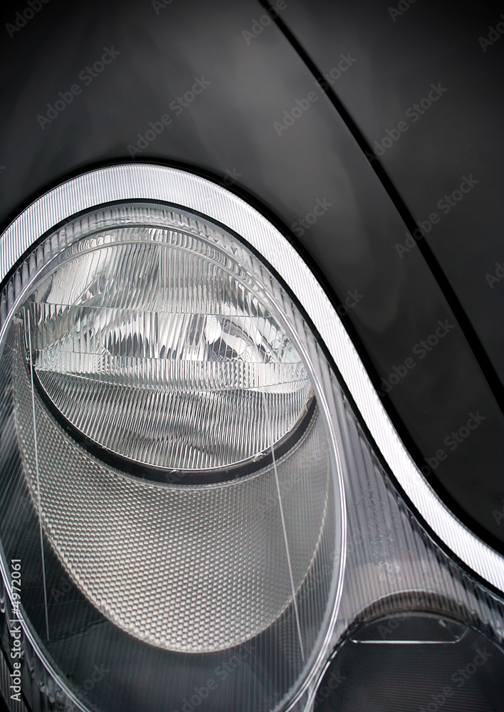 Phare d'une voiture de sport
