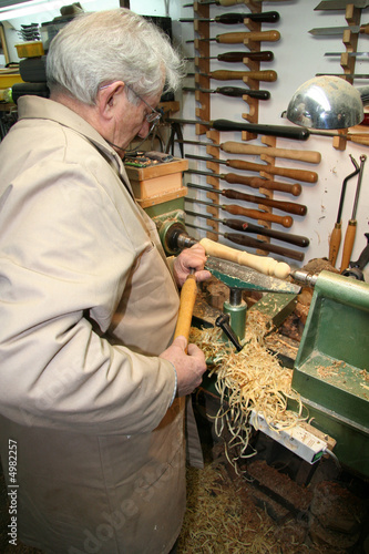 ébéniste en atelier photo