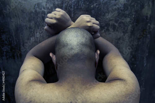 Fotografie criminal prisoned in jail