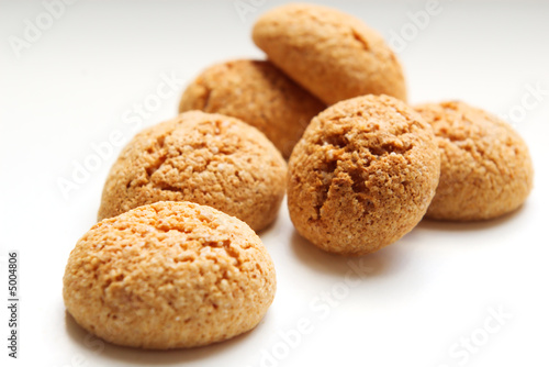 heap of amarettini cookies