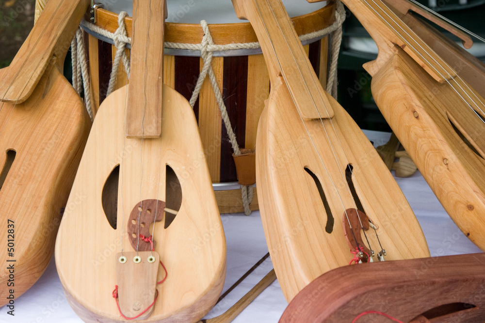 diagonal Al borde Mezclado rabel , instrumento músical de madera, típico de Cantabria foto de Stock |  Adobe Stock