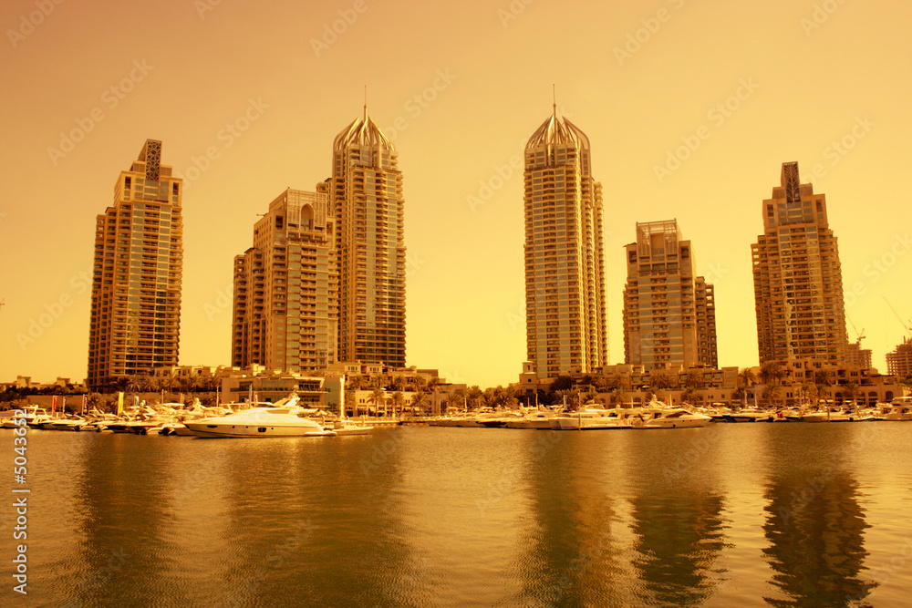 Obraz premium Dubai Marina during sunset