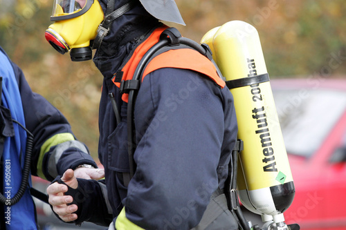 Feuerwehrmann mit Atemschutz