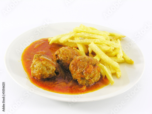 Boulette sauce tomate / frites photo