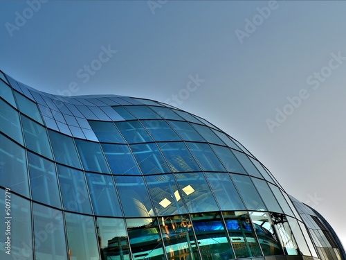 Glass building structure