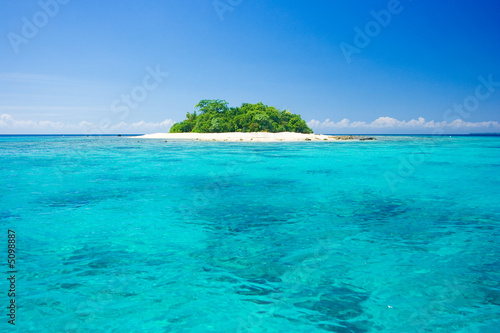 Fototapeta Naklejka Na Ścianę i Meble -  Tropical island vacation paradise