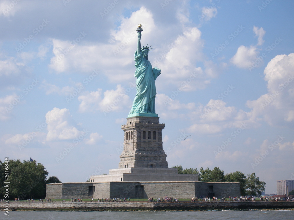 Fototapeta premium freiheitsstatue auf ellis island in new york usa