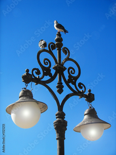 Farola y Palomas, Sevilla