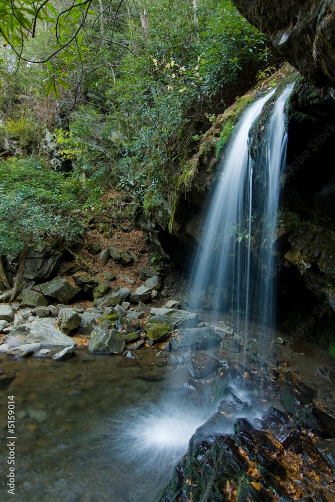 Fototapeta premium waterfall in great smoky mountains, tennessee, usa