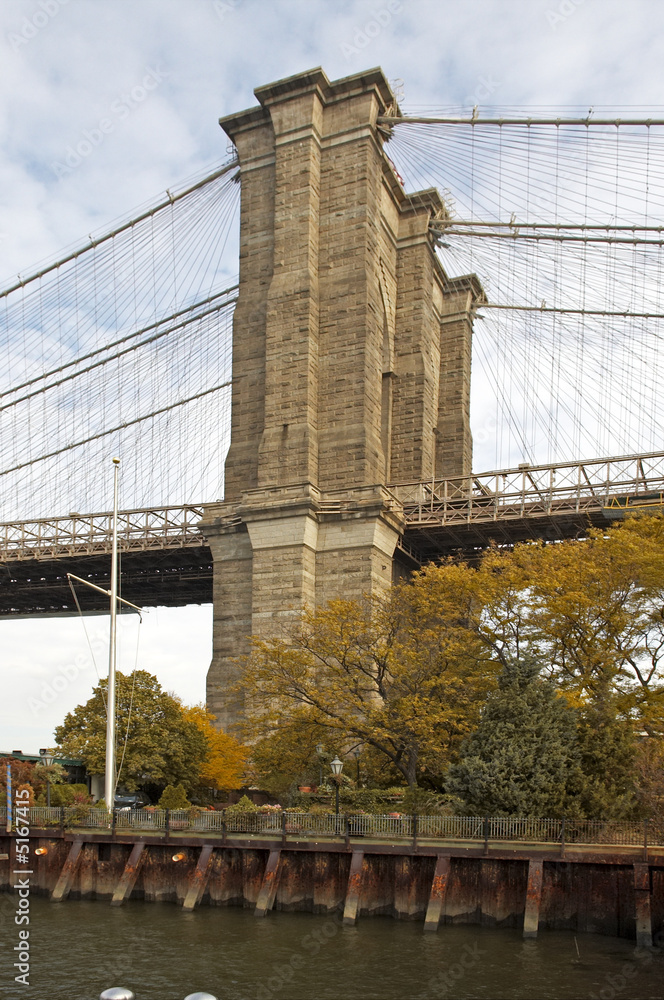 Fototapeta premium Support Towers of the Brooklyn Bridge