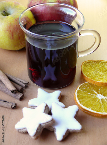 Glühwein und Zimtsterne photo